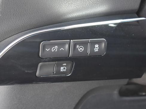 Used 2021 Toyota Prius XLE AWD/4WD image 15