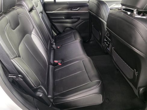 Certified 2023 Jeep Grand Cherokee Limited w/ Luxury Tech Group II image 31