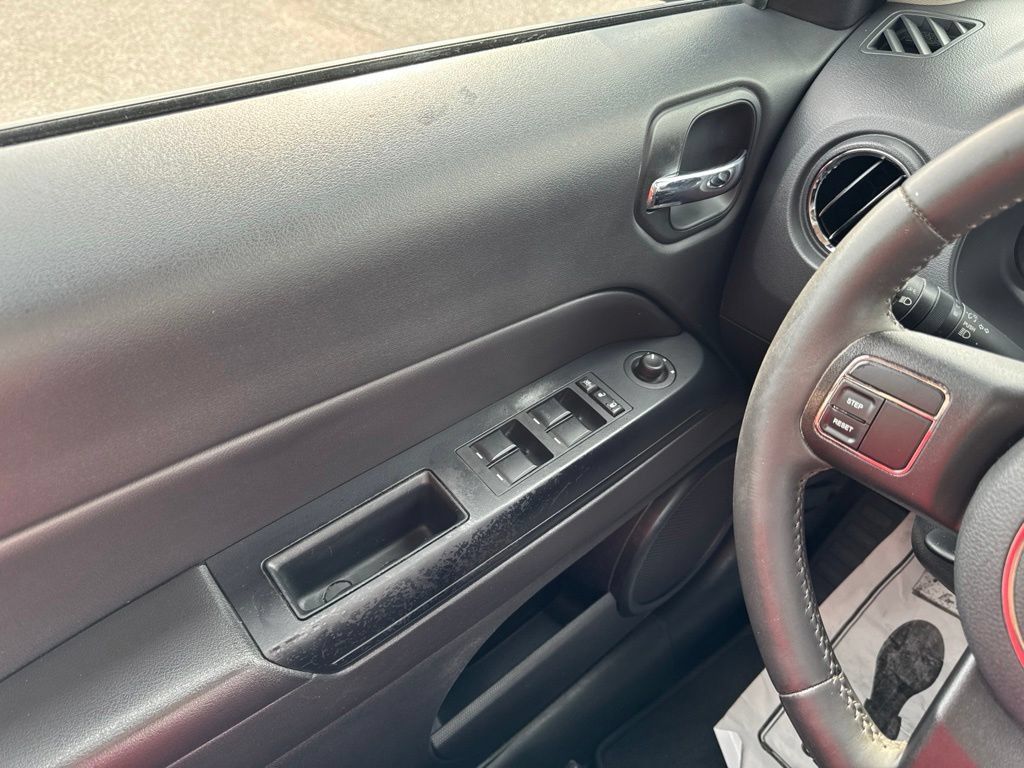 Used 2015 Jeep Patriot High Altitude FWD image 19