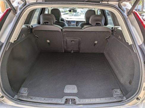 Certified 2025 Volvo XC60 B5 Core image 13