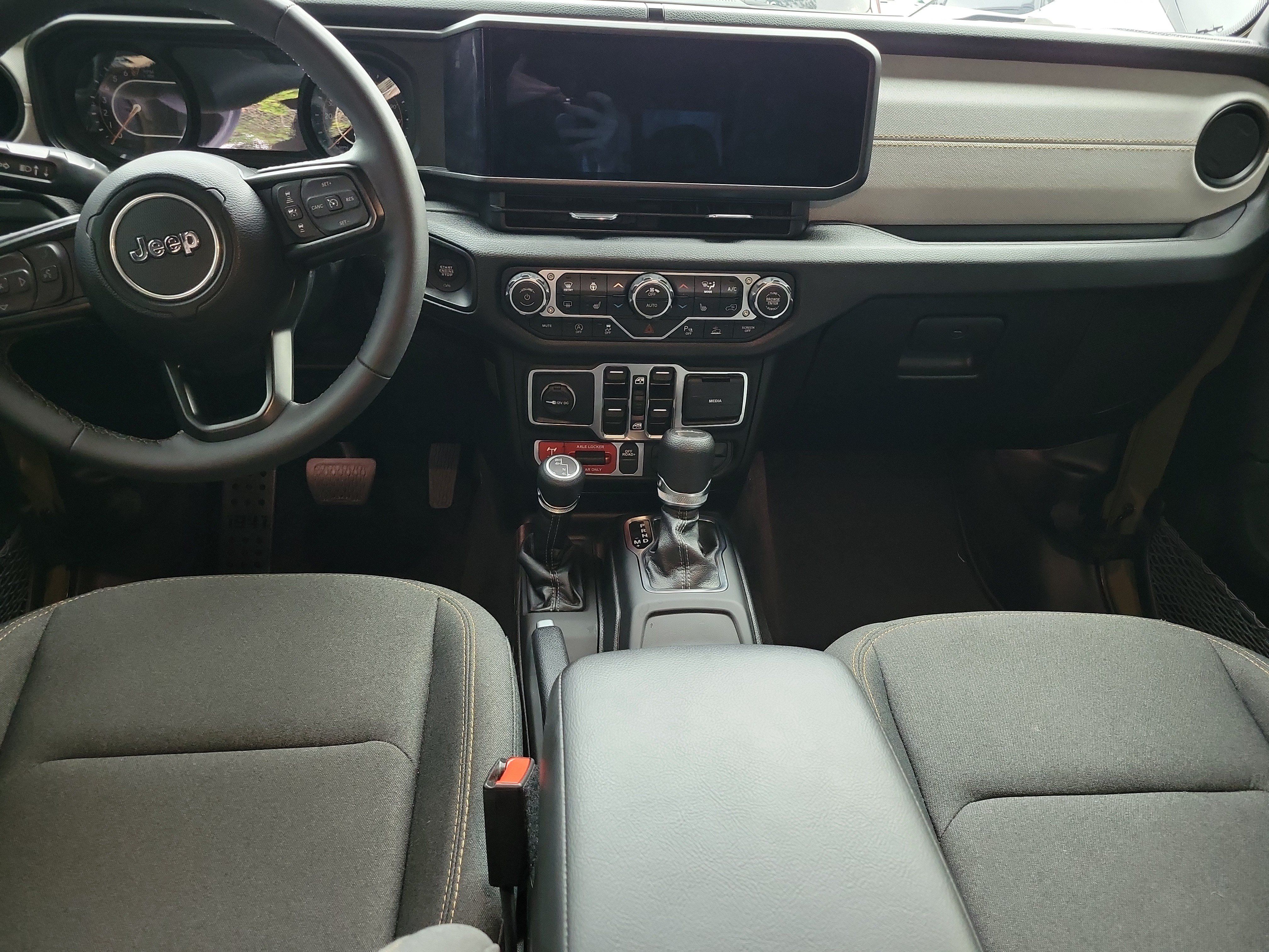 Used 2025 Jeep Gladiator Sport AWD/4WD image 12