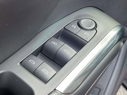 Used 2024 Chevrolet Traverse LT image 18