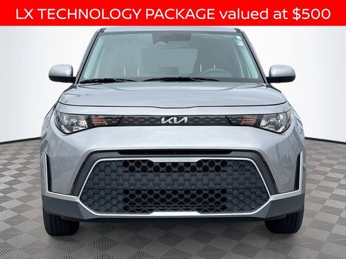 Used 2025 Kia Soul LX w/ LX Technology Package image 2