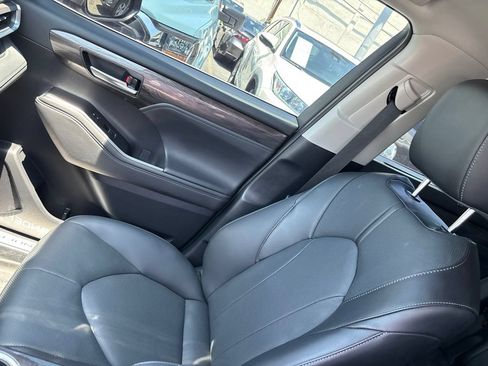 Used 2026 Toyota Highlander Limited AWD/4WD image 20