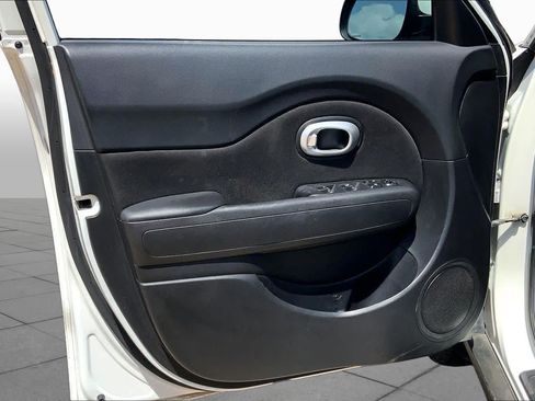 Used 2017 Kia Soul FWD image 21