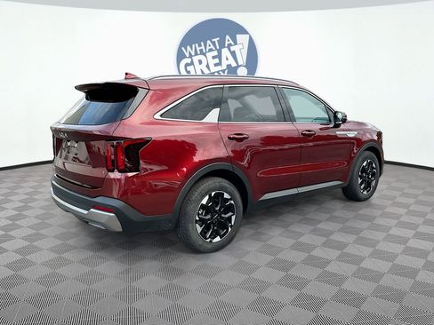 Certified 2025 Kia Sorento S w/ Panoramic Sunroof Package image 4