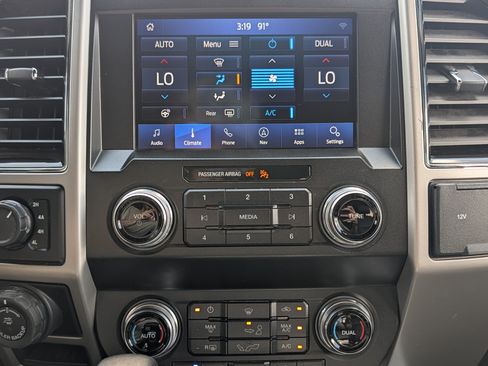 Used 2019 Ford F150 Lariat w/ Equipment Group 502A Luxury AWD/4WD image 25