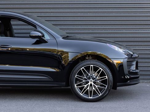 Certified 2026 Porsche Macan image 9