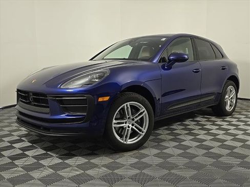 Certified 2025 Porsche Macan image 1