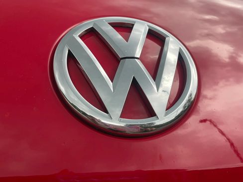 Used 2015 Volkswagen Beetle TDI FWD image 12