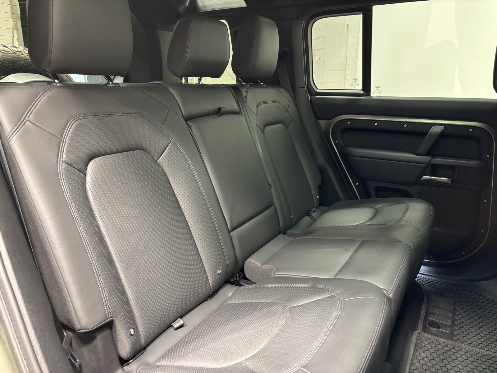 New 2025 Land Rover Defender 110 X-Dynamic SE AWD/4WD image 37