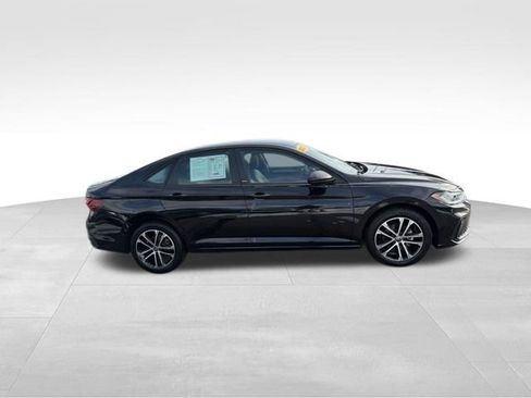 Used 2025 Volkswagen Jetta Sport image 4