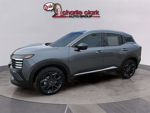 New 2026 Nissan Kicks SR image 2