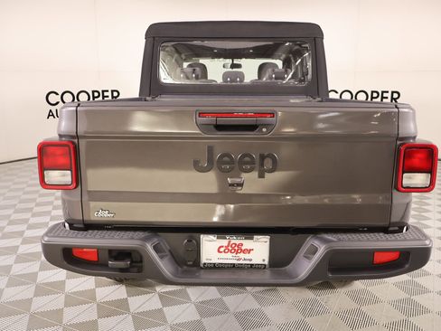 Used 2024 Jeep Gladiator Sport image 20