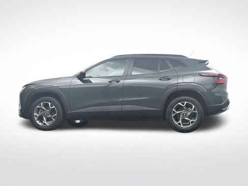 Used 2025 Chevrolet Trax LT FWD image 36