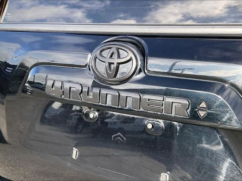 Used 2022 Toyota 4Runner SR5 Premium w/ Moonroof Package AWD/4WD image 26