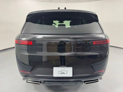 Used 2025 Land Rover Range Rover Sport SE AWD/4WD image 6