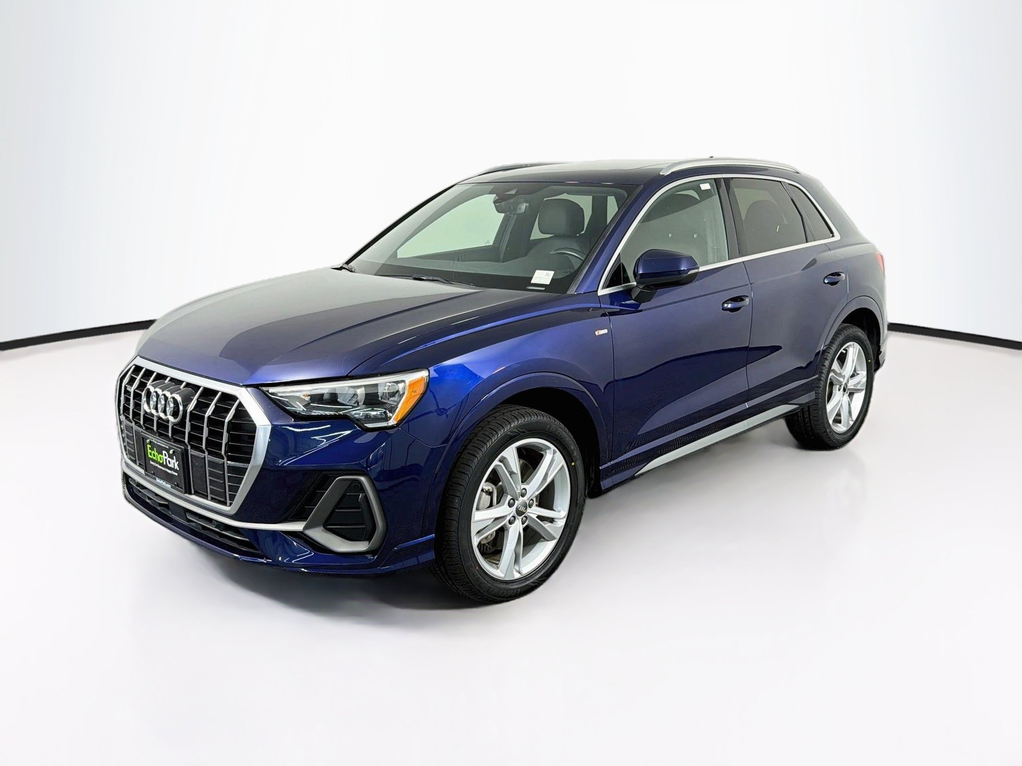 Used 2021 Audi Q3 2.0T Premium w/ Convenience Package AWD/4WD image 3