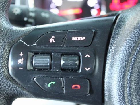 Used 2018 Kia Sedona L image 14