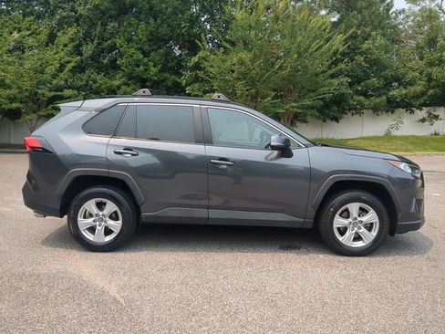Used 2021 Toyota RAV4 XLE w/ Convenience Package AWD/4WD image 3
