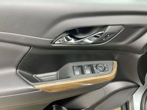 Used 2023 GMC Acadia SLE FWD image 20