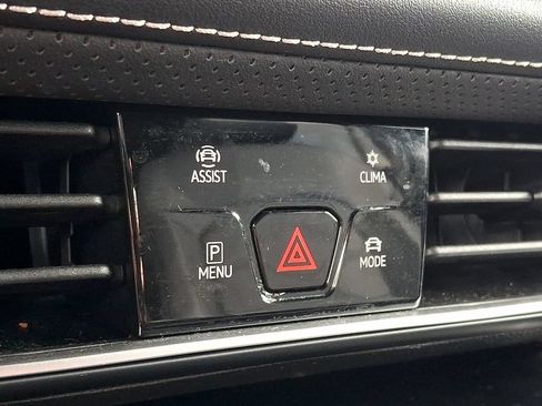 Used 2024 Volkswagen Atlas Cross Sport SE AWD/4WD image 23