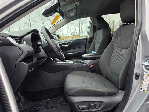 Used 2025 Toyota RAV4 XLE image 21