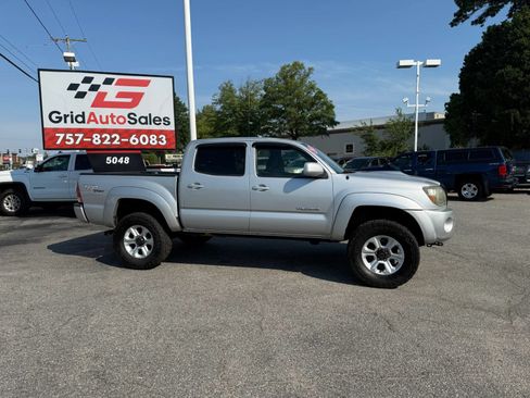 Used 2011 Toyota Tacoma 4x4 Double Cab w/ TRD Sport Pkg image 3