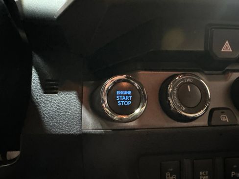 Used 2020 Toyota Tacoma TRD Pro AWD/4WD image 31