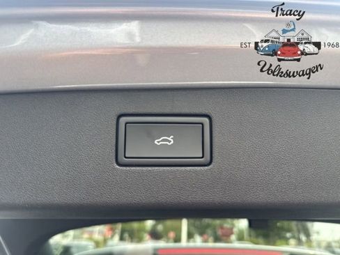 New 2025 Volkswagen Tiguan SE image 21