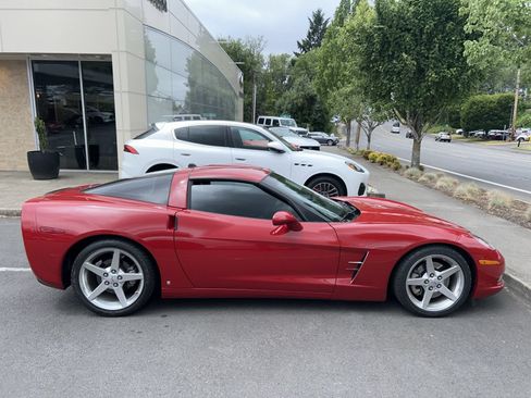 Used 2005 Chevrolet Corvette Coupe w/ Preferred Equipment Group RWD image 5