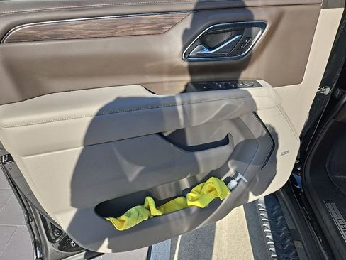 Used 2023 Chevrolet Tahoe Z71 image 11