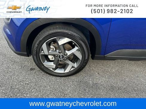 Used 2025 Hyundai Venue SEL FWD image 9