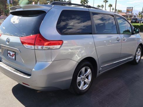 Used 2013 Toyota Sienna LE w/ Towing Pkg FWD image 7
