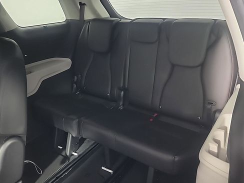 Used 2024 Kia Carnival SX image 18