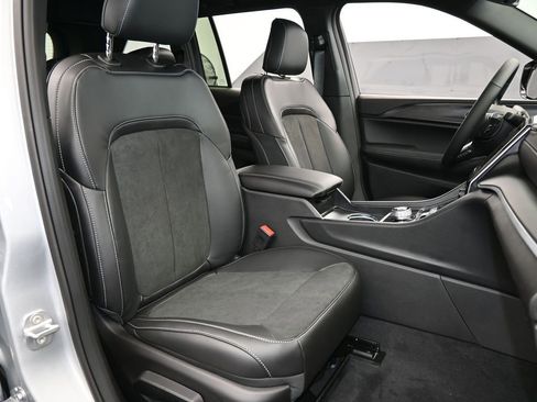 New 2025 Jeep Grand Cherokee Altitude RWD image 36