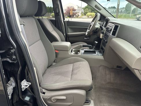 Used 2010 Jeep Grand Cherokee Laredo w/ Popular Equipment Group AWD/4WD image 8