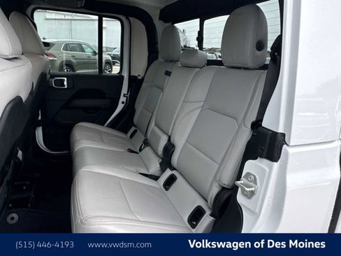 Used 2023 Jeep Gladiator Mojave w/ Cold Weather Group image 11