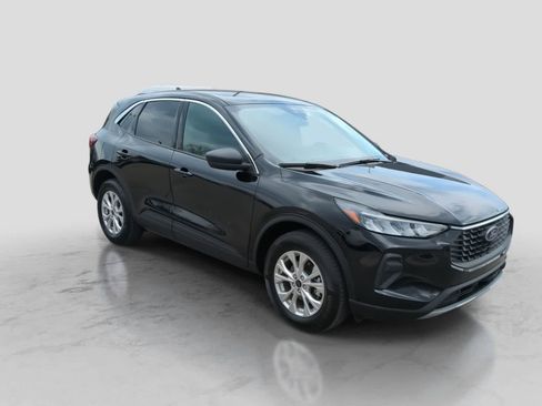 Certified 2023 Ford Escape Active AWD/4WD image 2