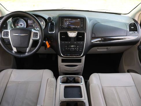 Used 2013 Chrysler Town & Country Touring FWD image 2