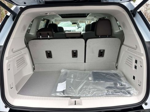 New 2026 GMC Acadia Denali w/ Super Cruise Package image 4