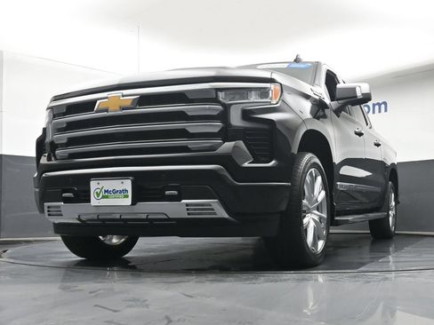 Used 2025 Chevrolet Silverado 1500 High Country w/ High Country Premium Package AWD/4WD image 7