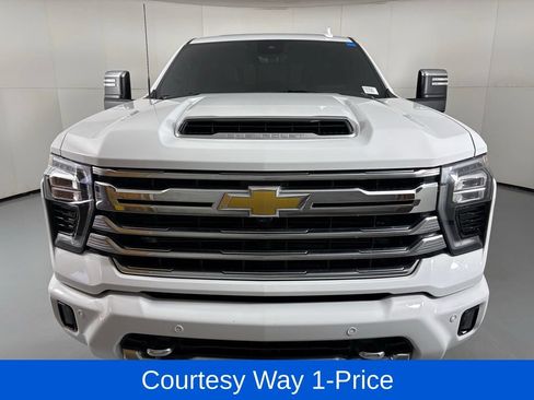 Used 2024 Chevrolet Silverado 3500 High Country w/ High Country Premium Package AWD/4WD image 4