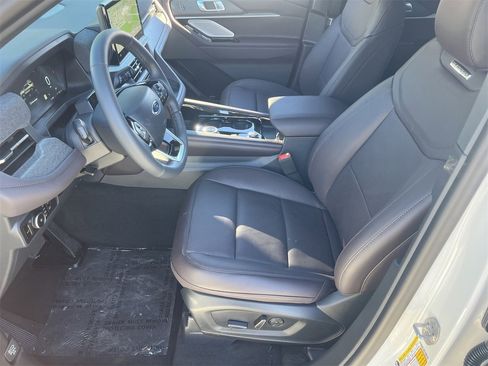 New 2026 Ford Explorer Platinum image 18