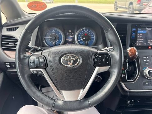 Used 2017 Toyota Sienna Limited AWD/4WD image 12