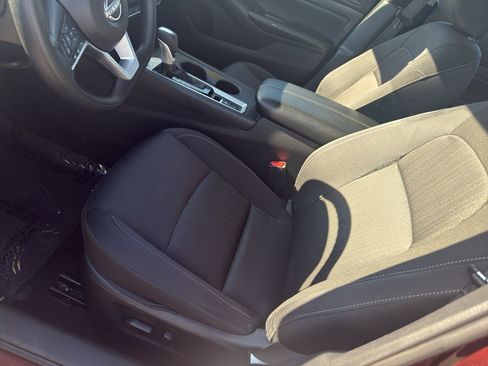 Used 2025 Nissan Altima 2.5 SV AWD/4WD image 10