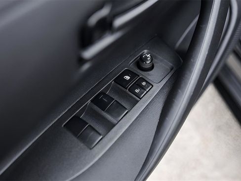 Used 2022 Toyota Corolla LE image 38