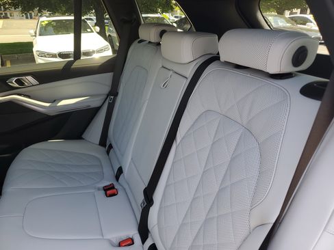 Used 2024 BMW X5 xDrive40i w/ M Sport Package AWD/4WD image 27