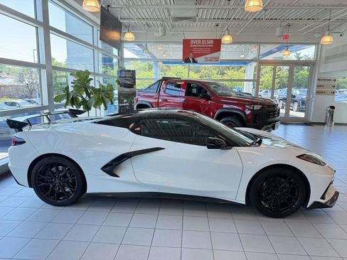 Used 2024 Chevrolet Corvette Stingray Premium Conv w/ Z51 Performance Package RWD image 2