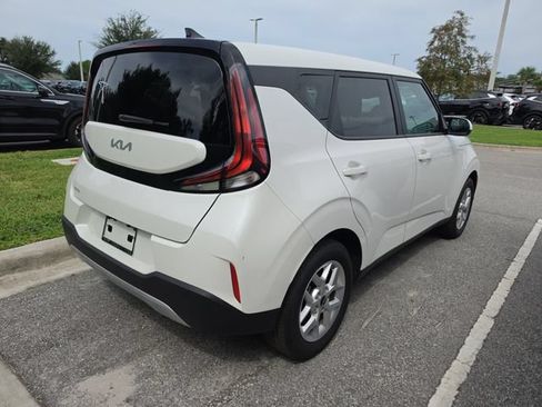 Certified 2025 Kia Soul LX w/ LX Technology Package FWD image 6